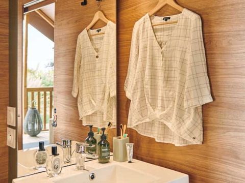 HÉBERGEMENT INSOLITE 4 personnes -  Wood lodge sur pilotis + sanitaire et SDB 4 pers