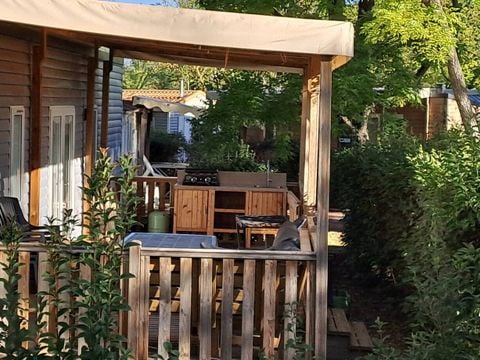 MOBILHOME 6 personnes - Premium Exclusive | 3 Ch. | 6 Pers. | Terrasse Lounge | Cuisine extérieure | 1 SDB | Clim. | TV