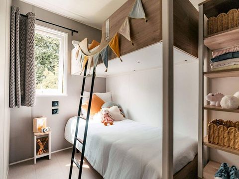MOBILHOME 8 personnes - Mobil-home | Comfort | 4 Ch. | 8 Pers. | Terrasse surélevée | Cuisine extérieure | 2 SDB | Clim.