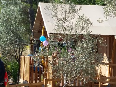 TENTE 4 personnes - LODGE - 2 chambres avec salle de bains (PMR) 4/5 pers