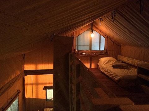 TENTE 4 personnes - LOGGIA - 2 chambres/mezzanine avec salle de bains 5 pers