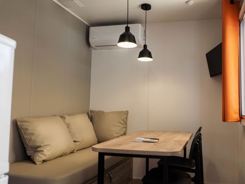 MOBILHOME 2 personnes - Mobilhome CAHUTE - 1 chambre télévision climatisé - Modèle 2024 1/3 pers