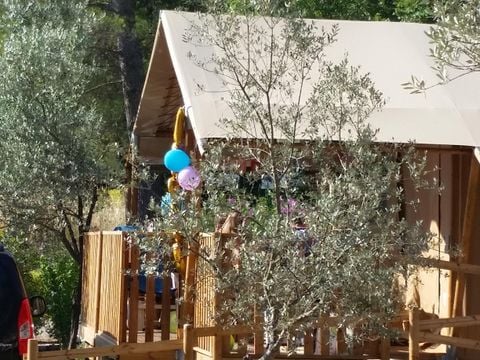 TENTE TOILE ET BOIS 4 personnes - HUTTE - 2 chambres avec salle de bains