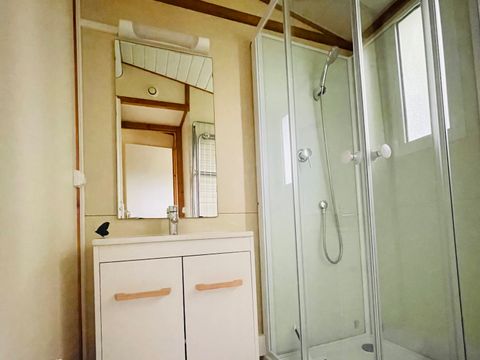 CHALET 4 personnes - Chalet Peuplier Standard 26m² - 2 chambres + Terrasse couverte 10m² + Clim + TV 4 pers.