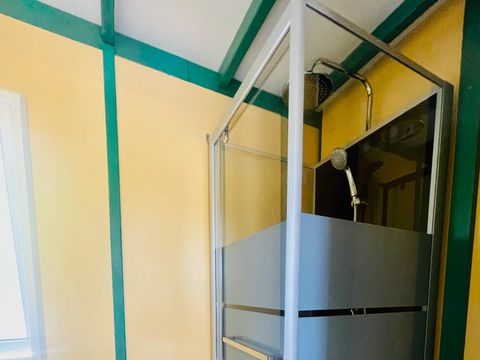 CHALET 4 personnes - Chalet Pommier Vue Montagne Confort 23m² 2 chambres + Terrasse couverte 15m² + Clim + TV