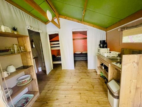 Tente en toile et en bois 5 personnes - Lodge Noisetier Standard 22m² - 2 chambres + Terrasse couverte 8m²