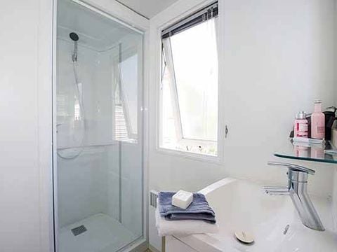 MOBILHOME 4 personnes - Comfort | 2 Ch. | 4 Pers. | Terrasse Simple | 1 SDB | Clim