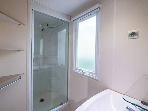 MOBILHOME 6 personnes - Comfort | 3 Ch. | 6 Pers. | Terrasse surélevée | 1 SDB | Clim.