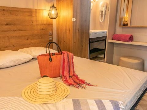 MOBILHOME 4 personnes - Premium Manureva 3 Pièces 4 Personnes + TV 2sdb