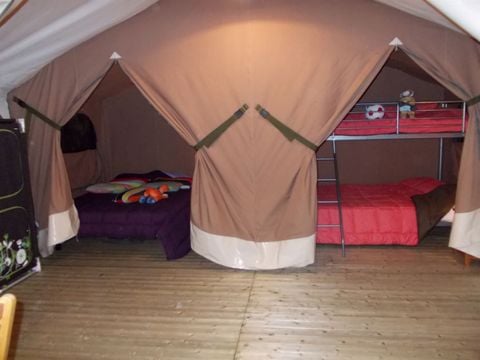 TENTE TOILE ET BOIS 5 personnes - Lodge Victoria 5 personnes – Toile & Bois – 30 m² – 2 chambres
