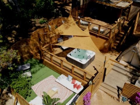 MOBILHOME 10 personnes - NEW 2024 Cottage Côté Jardin Jacuzzi (6/8P) PRESTIGE 3CH. 2SDB + TIPI 2 couchages