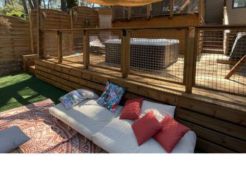 MOBILHOME 10 personnes - NEW 2024 Cottage Côté Jardin Jacuzzi (6/8P) PRESTIGE 3CH. 2SDB + TIPI 2 couchages