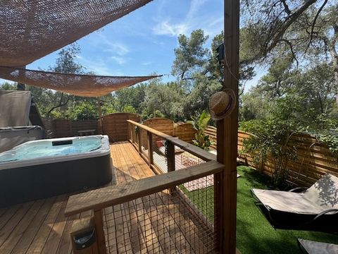 MOBILHOME 10 personnes - NEW 2024 Cottage Côté Jardin Jacuzzi (6/8P) PRESTIGE 3CH. 2SDB + TIPI 2 couchages