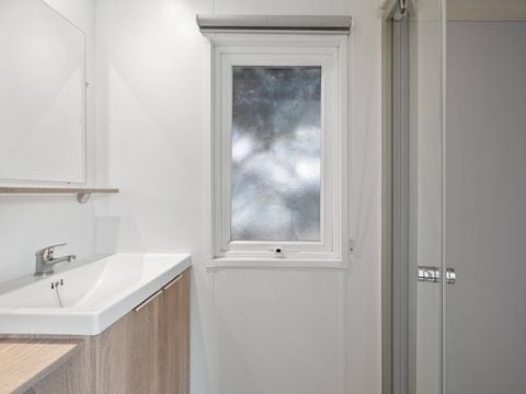 MOBILHOME 4 personnes - Mobil-home | Premium | 2 Ch. | 4 Pers. | Terrasse couverte | 1 SDB | Clim. | TV