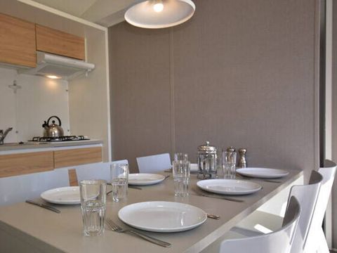 MOBILHOME 6 personnes - Mobil-home | Classic | 3 Ch. | 6 Pers. | Terrasse couverte | 1 SDB