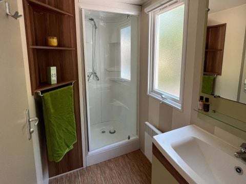 MOBILHOME 4 personnes - Mobil-home | Comfort | 2 Ch. | 4 Pers. | Terrasse couverte | 1 SDB | Clim.
