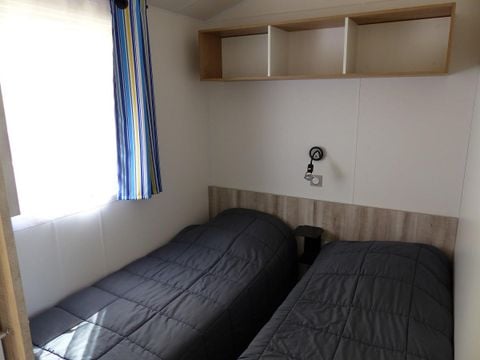 MOBILHOME 4 personnes - PMR 31m² - 2 chambres - terrasse couverte (adapté pour personnes à mobilité réduite) - TV