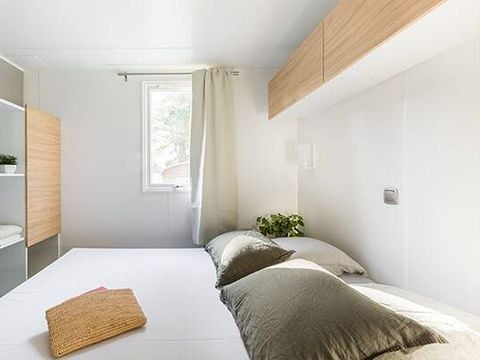 MOBILHOME 6 personnes - Confort | 3 Ch. | 6 Pers. | Terrasse surélevée | 1 SDB | TV
