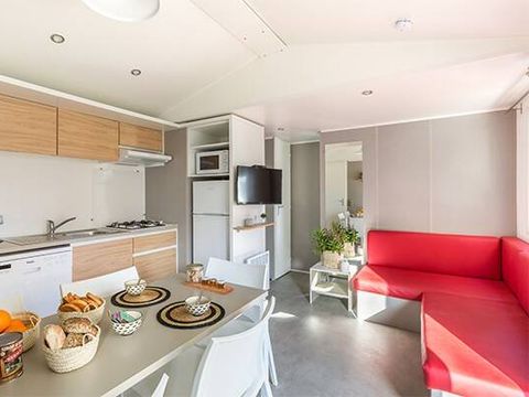 MOBILHOME 6 personnes - Confort | 3 Ch. | 6 Pers. | Terrasse surélevée | 1 SDB | TV