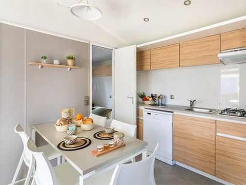 MOBILHOME 6 personnes - Confort | 3 Ch. | 6 Pers. | Terrasse surélevée | 1 SDB | TV