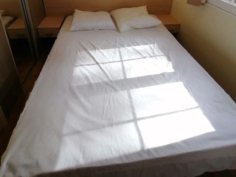 Mobilhome 4 personnes - Blueberry PREMIUM -2 chambres 32m²- *Clim, terrasse, TV*