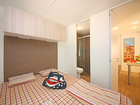 Mobilhome 6 personnes - Comfort XL | 3 Ch. | 6 Pers. | Terrasse surélevée | 2 SDB | Clim.