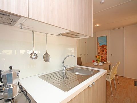 Mobilhome 6 personnes - Comfort XL | 3 Ch. | 6 Pers. | Terrasse surélevée | 2 SDB | Clim.