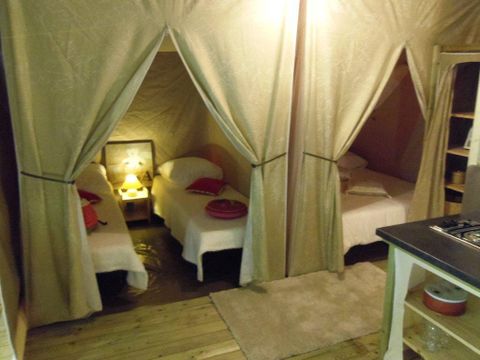 Tente en toile et en bois 4 personnes - Canada avec sanitaire