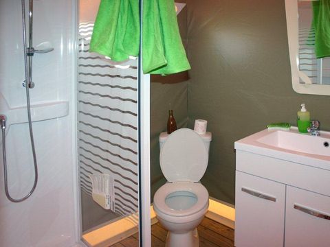 Tente en toile et en bois 4 personnes - Canada avec sanitaire