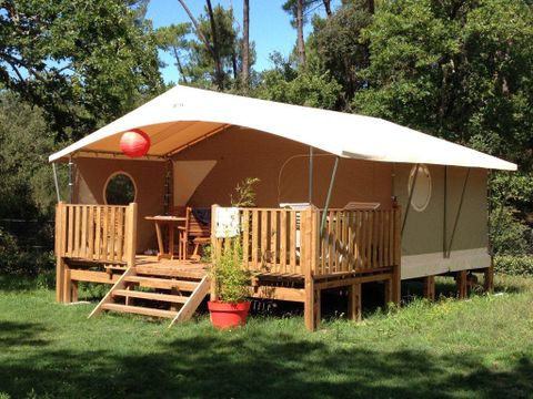 Tente en toile et en bois 4 personnes - Canada avec sanitaire