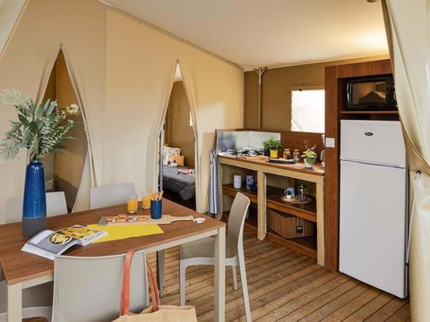 TENTE TOILE ET BOIS 5 personnes - Canada +, sans sanitaires