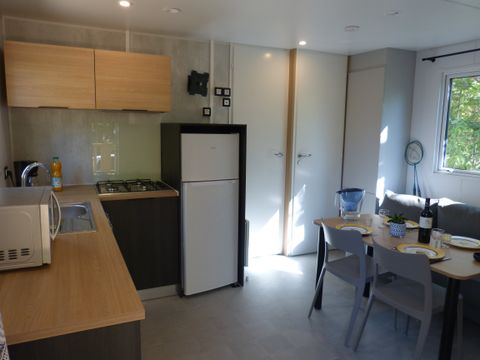 Mobilhome 4 personnes - 26m² climatisé - 2 chambres - Terrasse couverte 20m²
