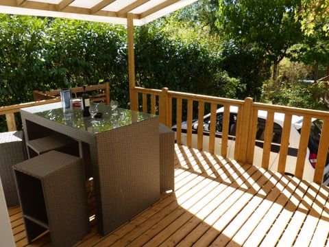 Mobilhome 4 personnes - 26m² climatisé - 2 chambres - Terrasse couverte 20m²