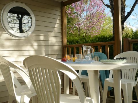 Mobilhome 4 personnes - 20m² - 2 chambres - Terrasse semi couverte 7,50m²