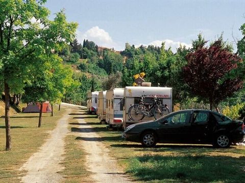 Emplacement - Emplacement voiture + tente ou caravane ou camping-car 40/80 m²