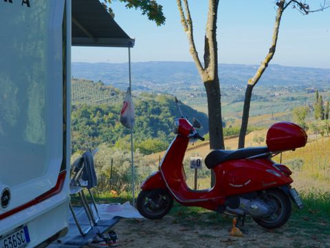 Emplacement - Emplacement voiture + tente ou caravane ou camping-car 40/80 m²