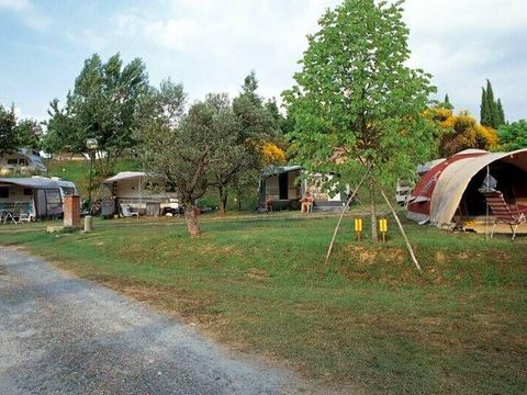 Emplacement - Emplacement voiture + tente ou caravane ou camping-car 40/80 m²