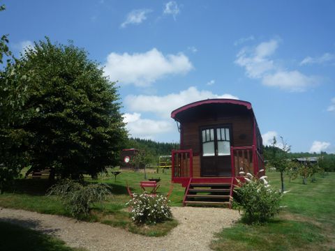 HÉBERGEMENT INSOLITE 5 personnes - ROULOTTE GÎTE