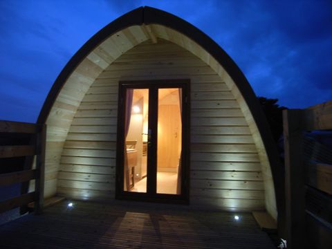HÉBERGEMENT INSOLITE 4 personnes - CABANE FORESTIÈRE sans sanitaires