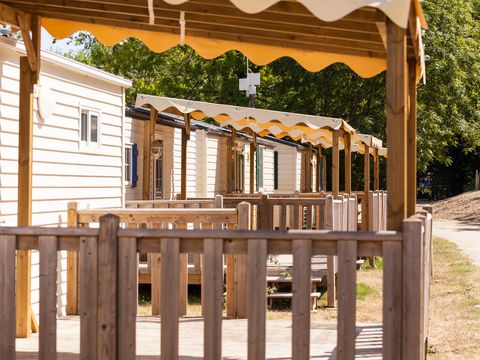 MOBILHOME 4 personnes - Classic | 2 Ch. | 4 Pers. | Terrasse surélevée | TV