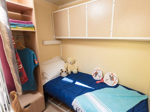 MOBILHOME 3 personnes - Mobil-home | Classic | 2 Ch. | 3 Pers. | Terrasse surélevée | 1 SDB | TV