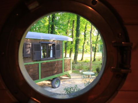 HÉBERGEMENT INSOLITE 5 personnes - Roulotte de campagne