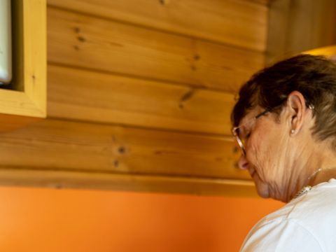 HÉBERGEMENT INSOLITE 5 personnes - Toue cabanée accostée avec sanitaires