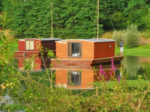 HÉBERGEMENT INSOLITE 5 personnes - Toue cabanée au mouillage avec sanitaires