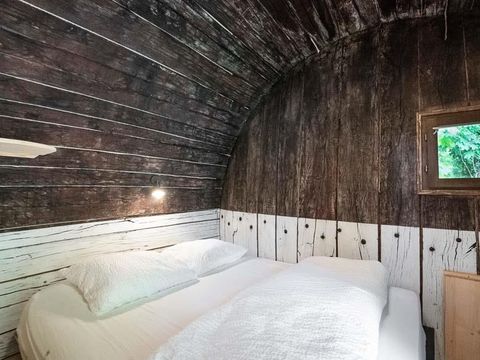 HÉBERGEMENT INSOLITE 2 personnes - LA BARIQUE