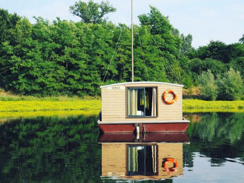 HÉBERGEMENT INSOLITE 2 personnes - Toue cabanée SPA