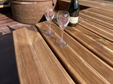 HÉBERGEMENT INSOLITE 2 personnes - Toue cabanée SPA