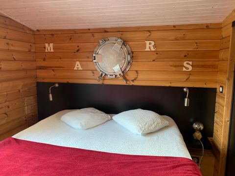 HÉBERGEMENT INSOLITE 2 personnes - Toue cabanée SPA