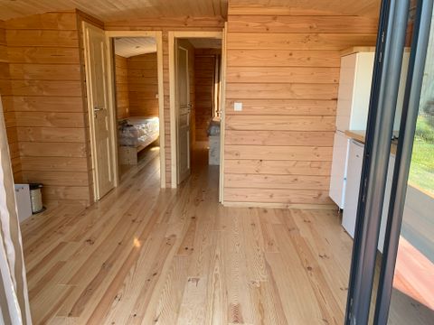 HÉBERGEMENT INSOLITE 4 personnes - Toue cabanée 2 cabine accosté