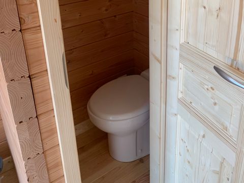 HÉBERGEMENT INSOLITE 4 personnes - Toue cabanée 2 cabine accosté
